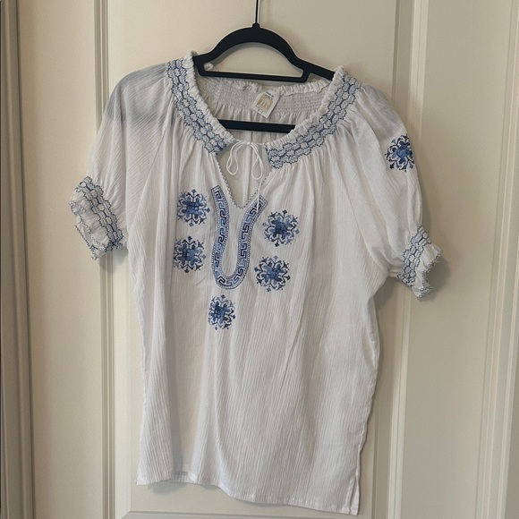 made in greece Tops - Chic White and Blue Embroidered Blouse